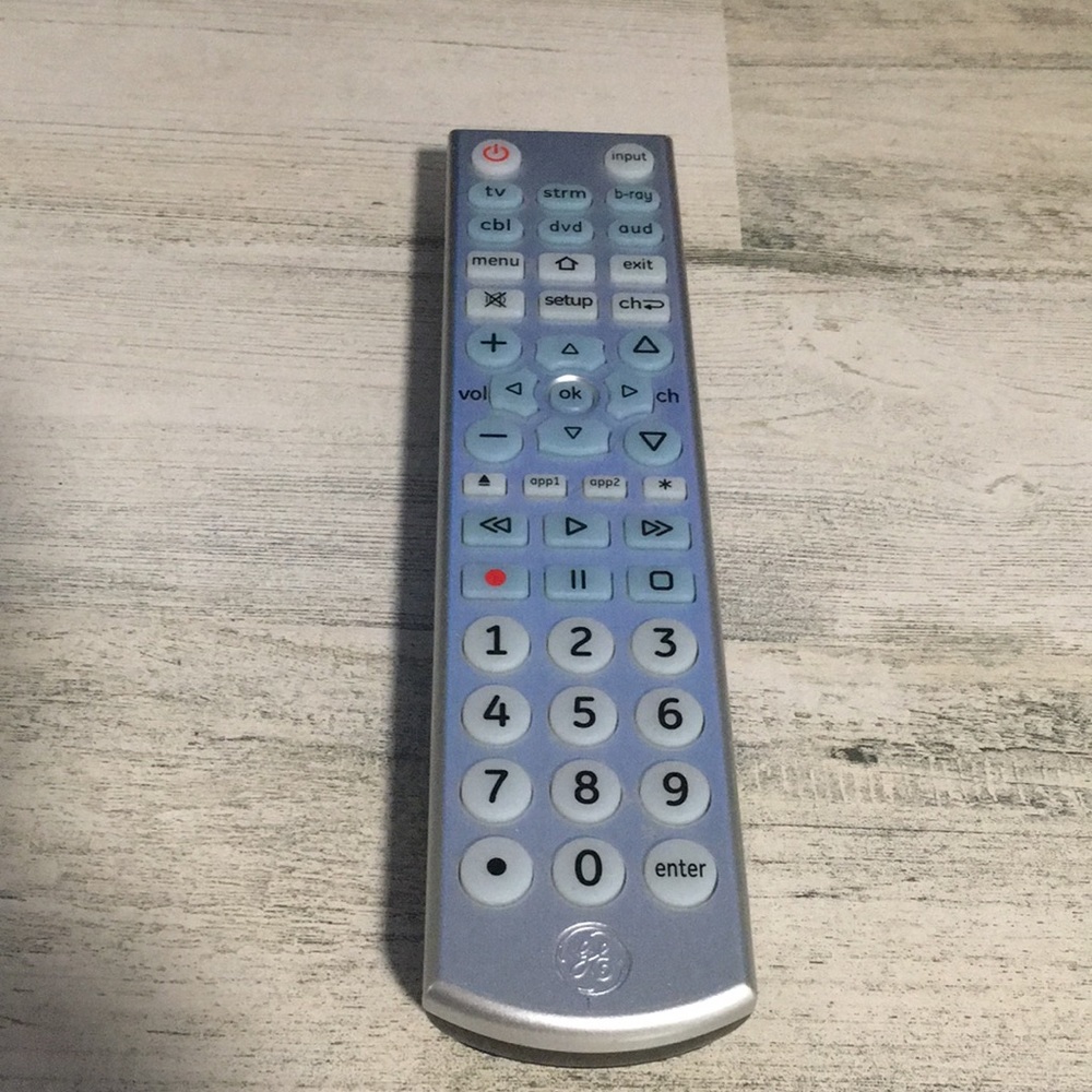 33712 silver 6 device big button backlit battery operated universal remote
